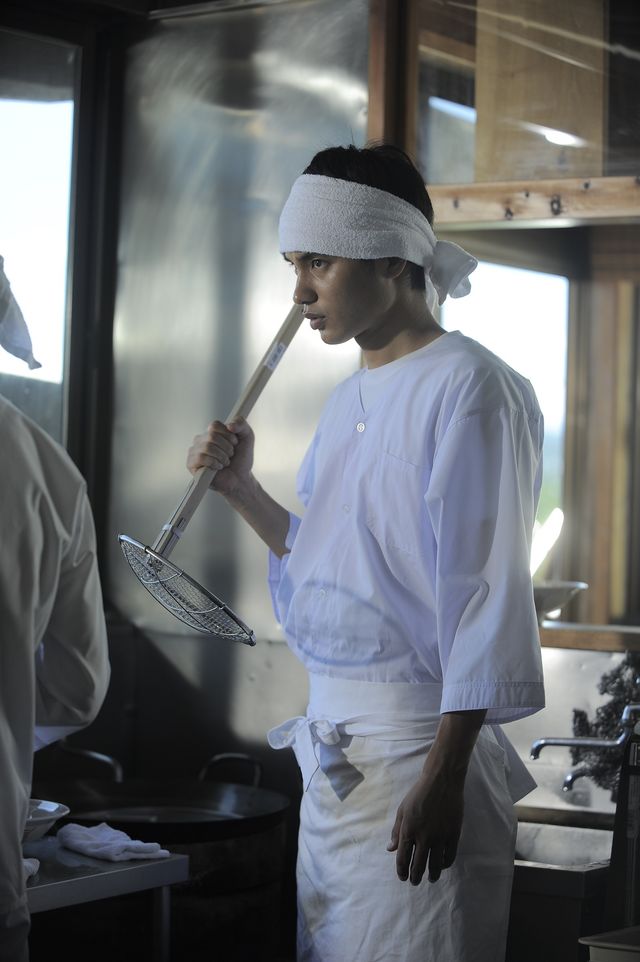 中村蒼、ラーメン屋修行にバイクの猛特訓！橋本愛主演『バースデーカード』ギャラリー（2枚目）