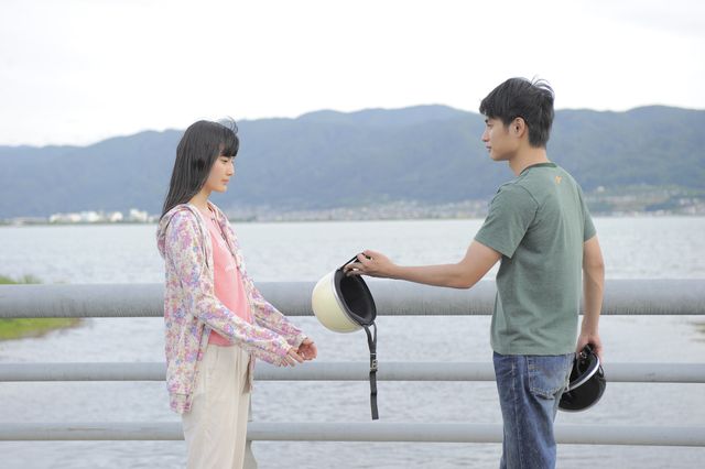 中村蒼、ラーメン屋修行にバイクの猛特訓！橋本愛主演『バースデーカード』ギャラリー（4枚目）