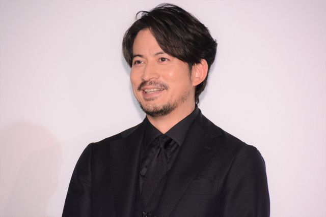 黒スーツの岡田准一＆綾野剛！『最後まで行く』初日舞台挨拶（3枚目）