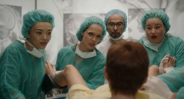 『アネット』古舘寛治・水原希子・福島リラのシーン写真:フォトギャラリー