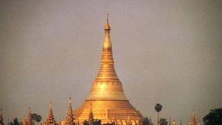 ビルマ、パゴダの影で