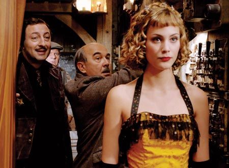 古き良きフランス映画へのオマージュとして 幸せはシャンソニア劇場から の映画短評 ミルクマン斉藤 シネマトゥデイ