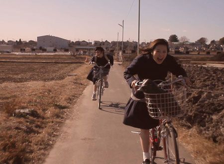 かしこい狗は、吠えずに笑う