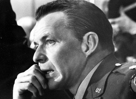 映画『影なき狙撃者』の画像（4枚目）