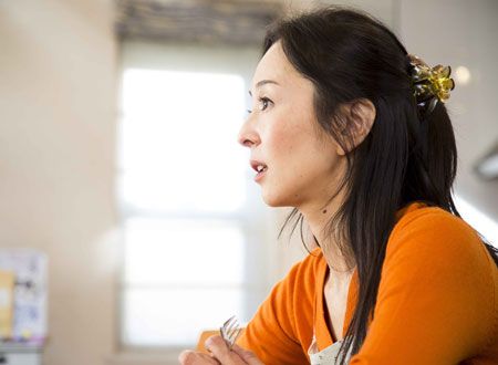 連結部分は電車が揺れる 妻の顔にもどれない