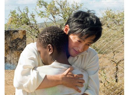 風に立つライオン