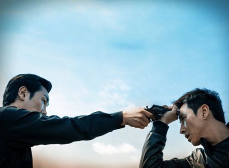 最後まで行く 14 あらすじ キャスト 動画など作品情報 シネマトゥデイ