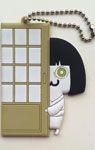 “のぞきめちゃん”バッグチャーム