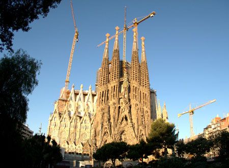 創造と神秘のサグラダ・ファミリア