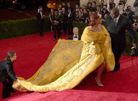 メットガラ　ドレスをまとった美術館