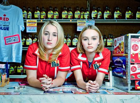 コンビニ・ウォーズ～バイトJK VS ミニナチ軍団～