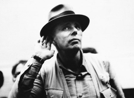 ヨーゼフ・ボイスは挑発する