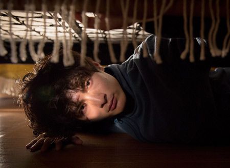 アンダー・ユア・ベッド