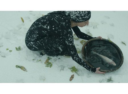 聖なる泉の少女