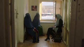 明日になれば～アフガニスタン、女たちの決断～