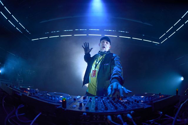 アンダーカバーDJ