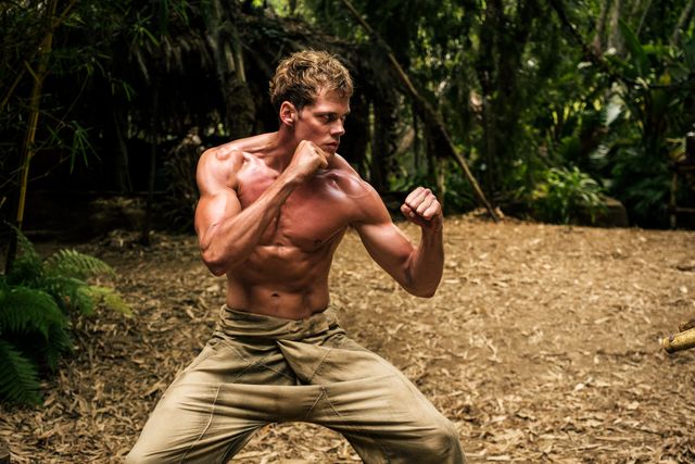 映画『ボーイ・キルズ・ワールド：爆拳壊界流転掌列伝』の画像（6枚目）