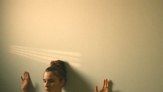 ジュリーは沈黙したままで