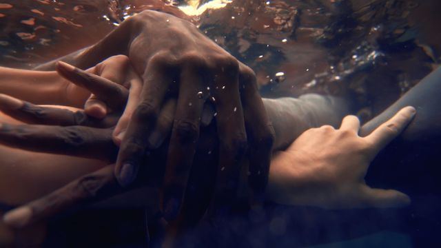 映画『水の中で息をする　－彼女でも彼でもなく－』の画像（12枚目）