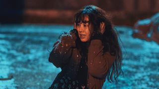 白い車に乗った女