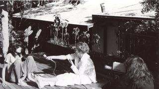 美しく、黙りなさい