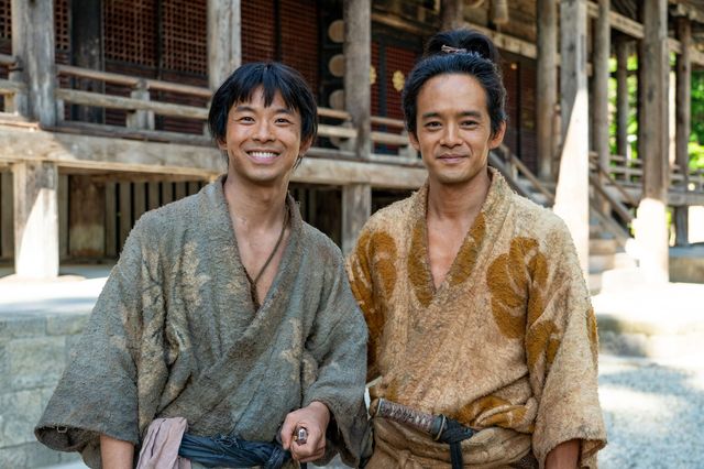小一郎(豊臣秀長)役の仲野太賀、藤吉郎(豊臣秀吉)役の池松壮亮