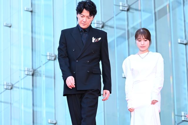 福山雅治＆有村架純ら総勢12名、華麗に登場！映画『ブラック・ショーマン』レッドカーペットイベント（3枚目）