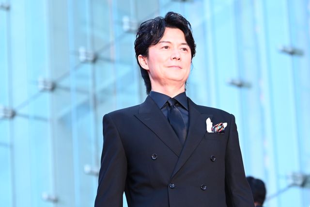 福山雅治＆有村架純ら総勢12名、華麗に登場！映画『ブラック・ショーマン』レッドカーペットイベント（5枚目）