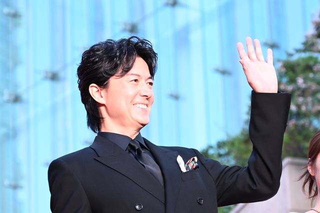 福山雅治＆有村架純ら総勢12名、華麗に登場！映画『ブラック・ショーマン』レッドカーペットイベント（7枚目）