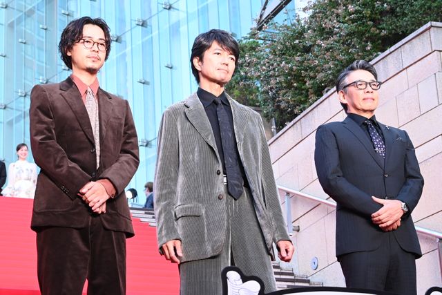 福山雅治＆有村架純ら総勢12名、華麗に登場！映画『ブラック・ショーマン』レッドカーペットイベント（9枚目）