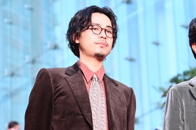 福山雅治＆有村架純ら総勢12名、華麗に登場！映画『ブラック・ショーマン』レッドカーペットイベント（12枚目）