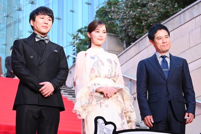 福山雅治＆有村架純ら総勢12名、華麗に登場！映画『ブラック・ショーマン』レッドカーペットイベント（14枚目）