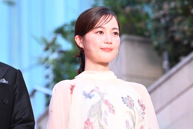 福山雅治＆有村架純ら総勢12名、華麗に登場！映画『ブラック・ショーマン』レッドカーペットイベント（16枚目）