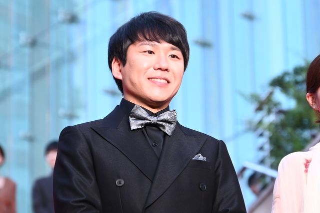 福山雅治＆有村架純ら総勢12名、華麗に登場！映画『ブラック・ショーマン』レッドカーペットイベント（17枚目）