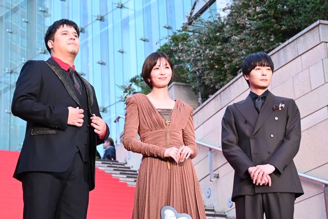 福山雅治＆有村架純ら総勢12名、華麗に登場！映画『ブラック・ショーマン』レッドカーペットイベント（19枚目）