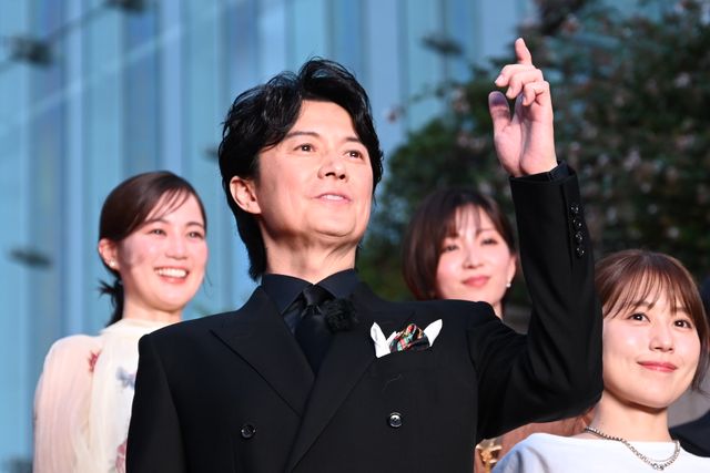福山雅治＆有村架純ら総勢12名、華麗に登場！映画『ブラック・ショーマン』レッドカーペットイベント（24枚目）