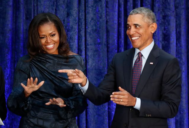 バラク・オバマ前米大統領とミシェル夫人は6日、ポッドキャスト番組の配信において、音楽配信世界最大手であるスウェーデンのスポティファイ・テクノロジーと複数年にわたり提携することを発表した。2018年2月12日、ワシントンで撮影