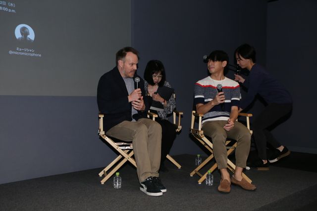 ファンに囲まれるマーク・ウェブ監督「Perspectives　マーク・ウェブ×mito」（3枚目）