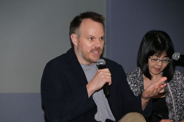 ファンに囲まれるマーク・ウェブ監督「Perspectives　マーク・ウェブ×mito」（6枚目）