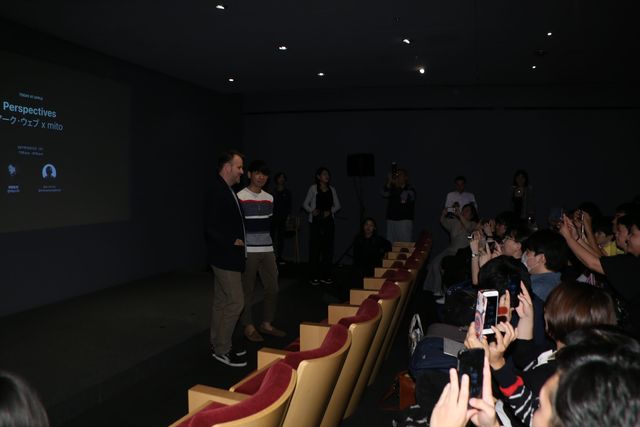 ファンに囲まれるマーク・ウェブ監督「Perspectives　マーク・ウェブ×mito」（16枚目）
