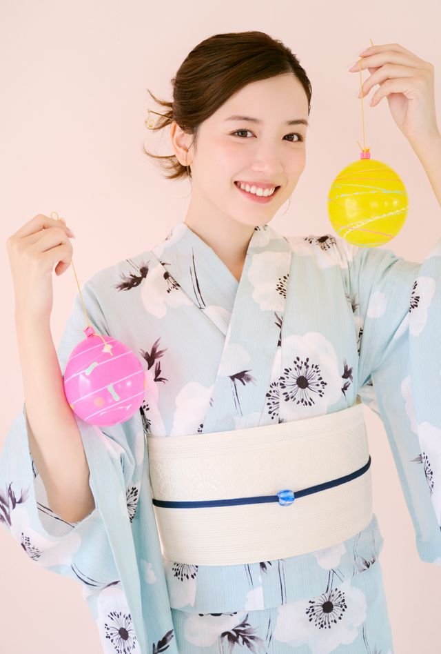 大人びた眼差しと無邪気な笑顔…永野芽郁カレンダー、特典カット＆表紙2種：フォトギャラリー