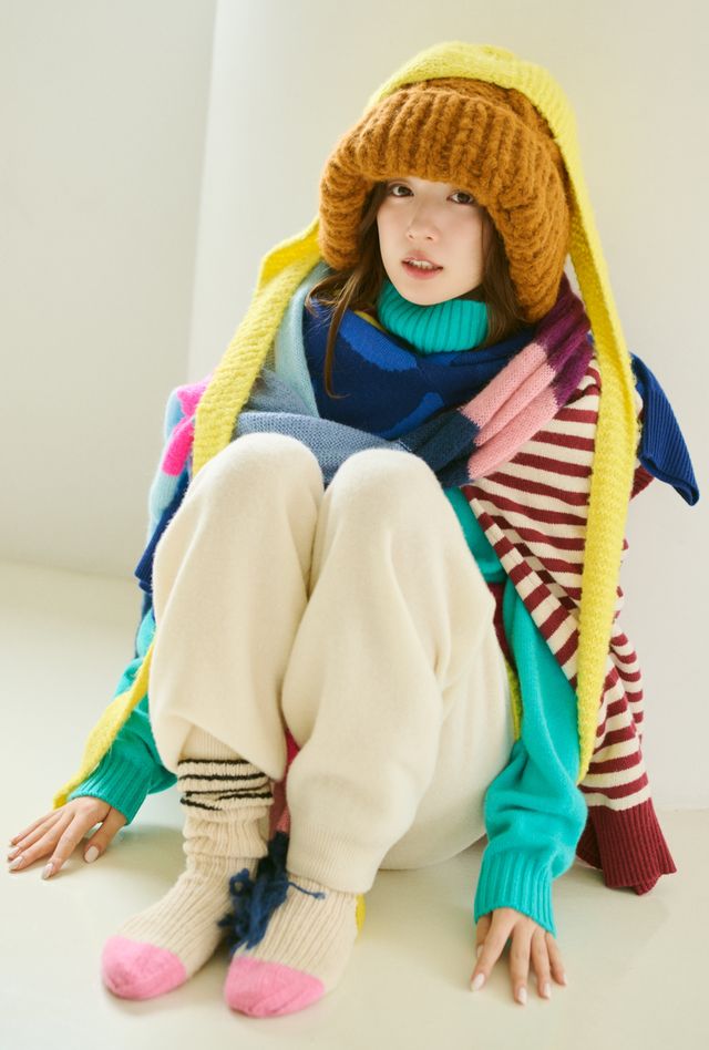 大人びた眼差しと無邪気な笑顔…永野芽郁カレンダー、特典カット＆表紙2種（3枚目）