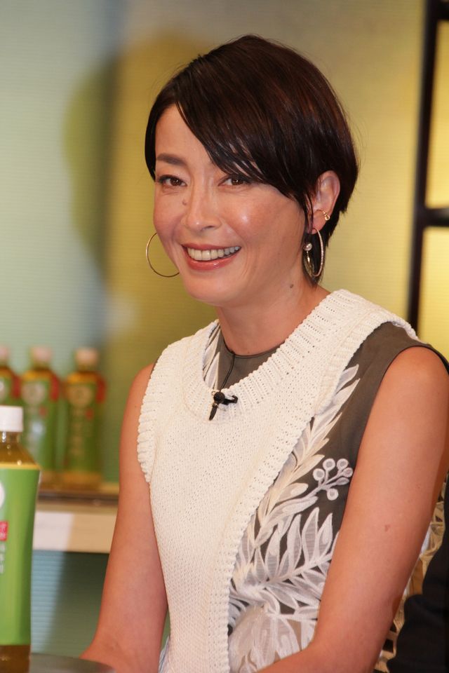 無言で足早に会場を後にした宮沢りえ　新CMで草なぎ剛・本木雅弘と共演（2枚目）