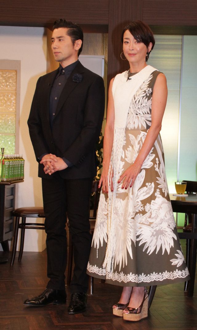 無言で足早に会場を後にした宮沢りえ　新CMで草なぎ剛・本木雅弘と共演（4枚目）