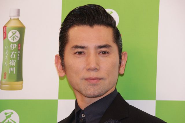 無言で足早に会場を後にした宮沢りえ　新CMで草なぎ剛・本木雅弘と共演（7枚目）