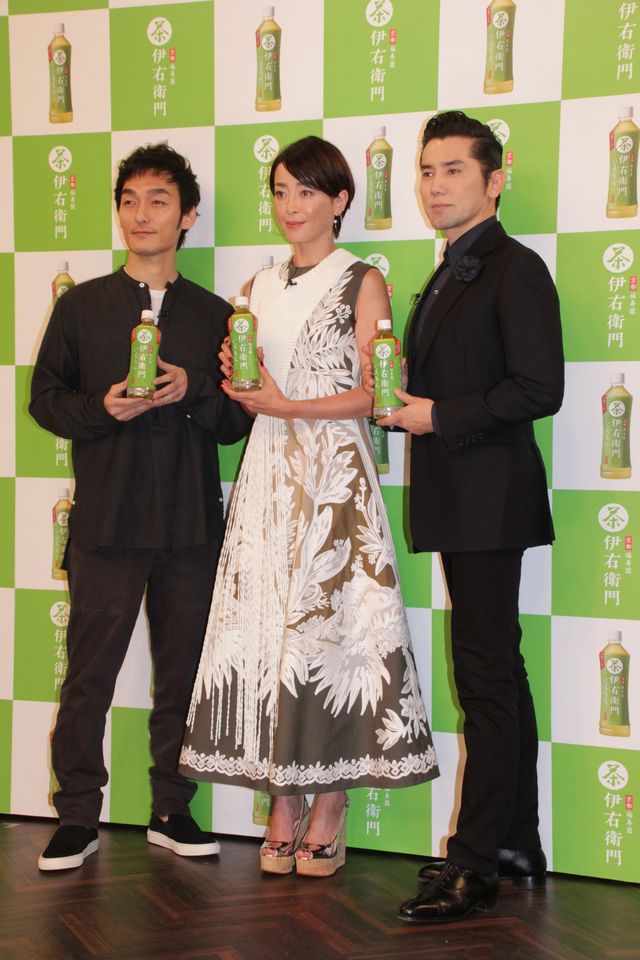 無言で足早に会場を後にした宮沢りえ　新CMで草なぎ剛・本木雅弘と共演（8枚目）