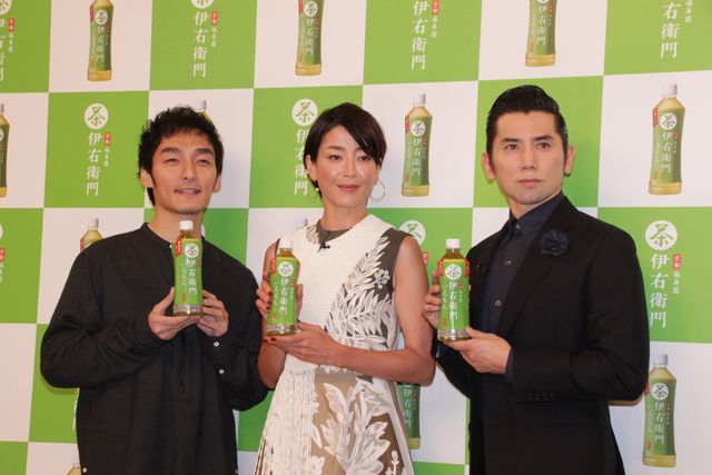 無言で足早に会場を後にした宮沢りえ　新CMで草なぎ剛・本木雅弘と共演（9枚目）