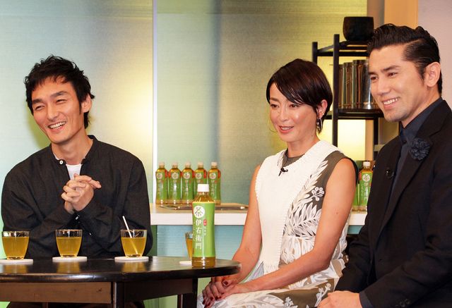 無言で足早に会場を後にした宮沢りえ　新CMで草なぎ剛・本木雅弘と共演（10枚目）