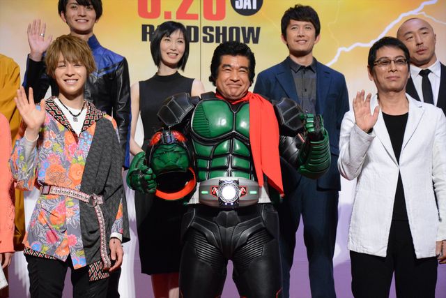藤岡弘、伝説再び！　仮面ライダー“マスクオフ”でファンの前に初登場　画像ギャラリー（13枚目）