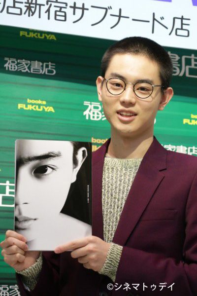 菅田将暉、写真集で女装に挑戦！　すごくシュールだった　画像ギャラリー（4枚目）